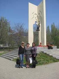 Памятник  участникам ликвидации последствий радиационных аварий и катастроф на Чернобыльской АЭС в городе Таганроге. 26 апреля 2012 года